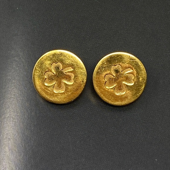 CHANEL Gold-tone Clover Leaf Round Vintage Earrings Clip-on - Picture 1 of 16
